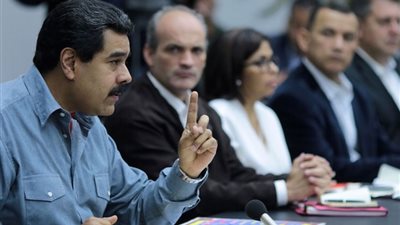 مادورو يأمر بمصادرة المصانع المتوقفة عن العمل وسجن اصحابها