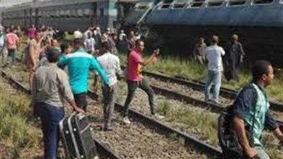 مساعدو وزير الداخلية يتفقدون مكان حادث تصادم قطارين في الإسكندرية