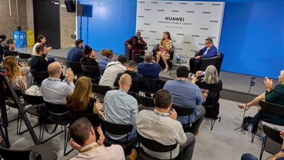 سير مو فرح وتاتيانا سميث يضيئان برشلونة بأجهزة هواوي المبتكرة القابلة للإرتداء