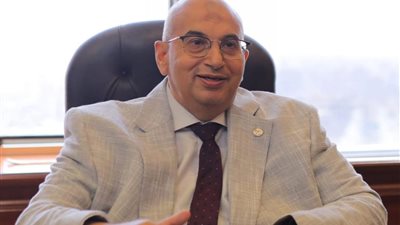 «خبراء الضرائب»: الطوفان الصيني يهدد صناعة زجاج السيارات في مصر