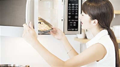 إحذر.. الميكروويف يقلل الخصوبة