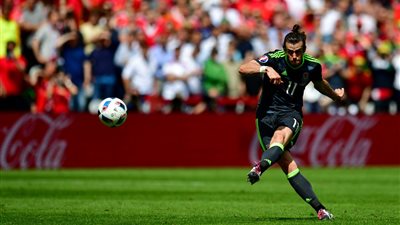  بيل يكب التاريخ بهدف أمام إنجلترا 