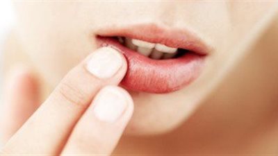 بالصور.. 3 حيل لشفاه ممتلئة بدون حقن