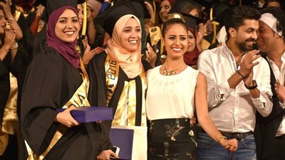 بالصور.. نجوم الفن والإعلام فى حفل جامعة 