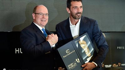 بوفون يتفوق على ميسى ورونالدو ويحرز القدم الذهبية