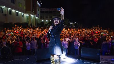 بالصور.. ساندي تُخرج أول دفعة من المعهد العالي للعلوم الإدارية بالمنزلة 