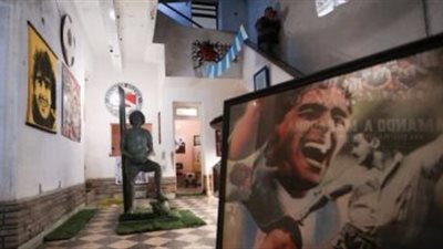 بالصور.. منزل مارادونا يتحول لمتحف فى ذكرى أول مباراة للأسطورة