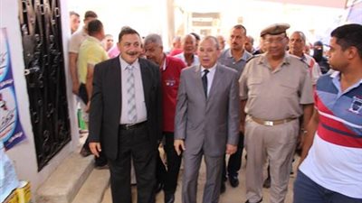 بالصور.. محافظ دمياط يفتتح منفذ عزب النهضة للسلع الغذائية مخفضة السعر