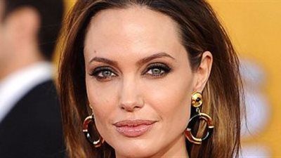 زوج أنجلينا جولى السابق: حالتها جيدة بعد الانفصال عن براد بيت