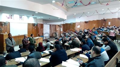 بالصور.. عميد تجارة بنها يتفقد امتحانات التعليم المفتوح