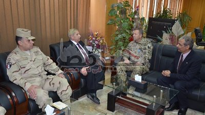 محافظ الاسماعيلية يستقبل قائد المجموعة العسكرية بمكتب الإتصال التابع للأمم المتحدة