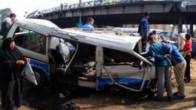 مصرع 5 واصابة 11 آخرين فى حادث تصادم بمحور 