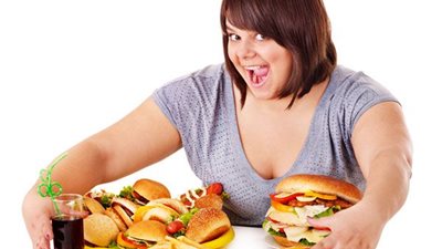 انتبهي.. تناول هذه الأطعمة يسبب سرطان الثدي