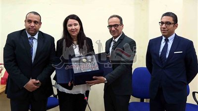 بهاء طاهر يستضيف 