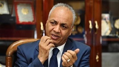 مصطفى بكري يطالب بإحالة المتلاعبين بالأسعار لمحاكمات عسكرية