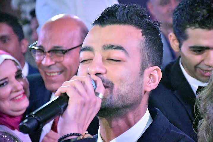 بالصور.. "هيثم شاكر" يشعل حفل زفاف "محمد ونانسي"
