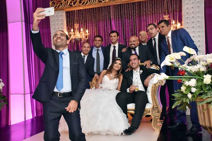 بالصور.. "هيثم شاكر" يشعل حفل زفاف "محمد ونانسي"