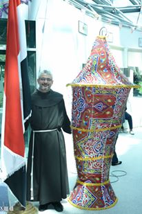 الأب "بطرس دانيال" يشارك نجوم الفن تزيين 57357 لشهر رمضان