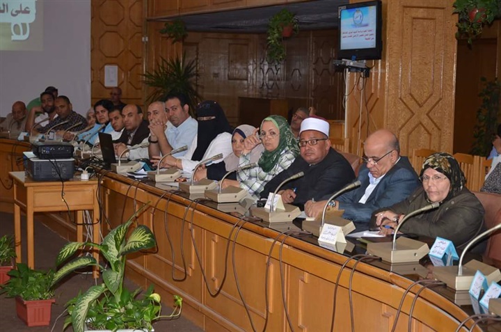محافظ الاسماعيلية يجتمع بالمجلس التنفيذى لمتابعة خطة المحافظة خلال شهر رمضان