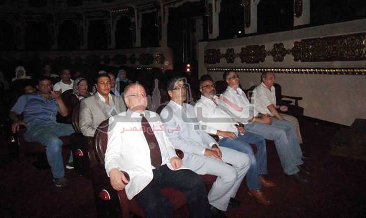 بالصور .. وزير الثقافة يشهد "في مديح المحبة" على خشبة المسرح القومي 