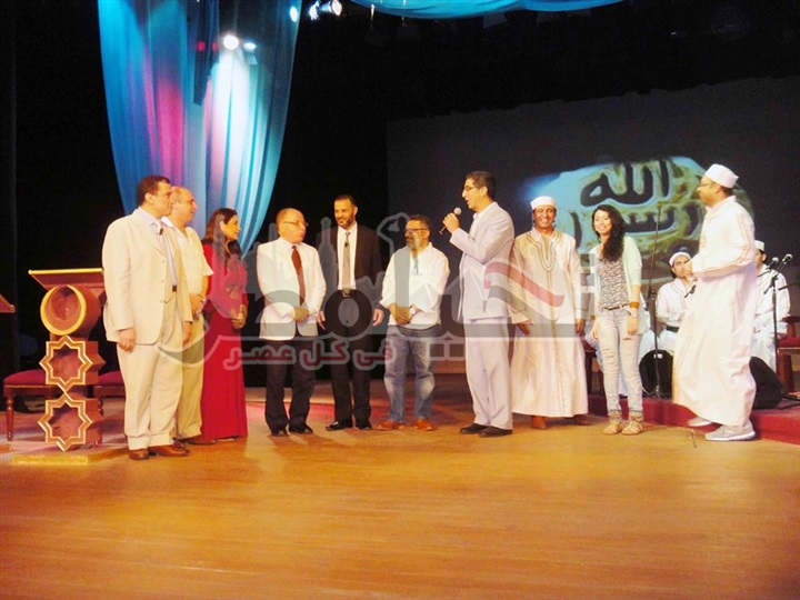 بالصور .. وزير الثقافة يشهد "في مديح المحبة" على خشبة المسرح القومي 