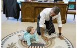 صور.. سنوات أوباما الـ8 بالبيت الأبيض .. لعب وضحك وعناق