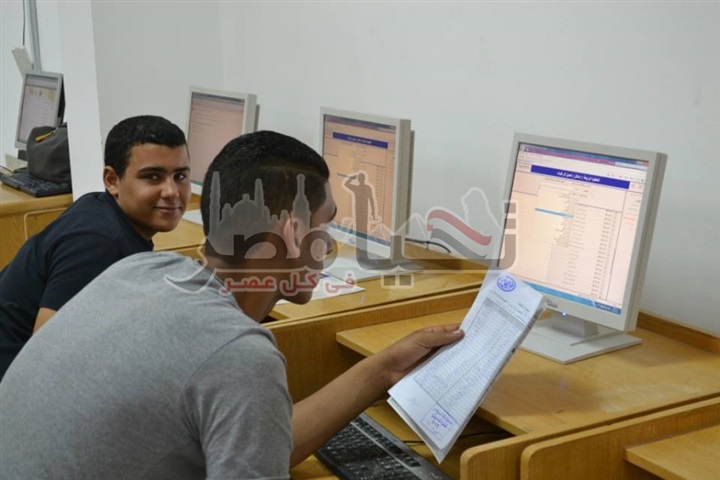 بالصور.. مكتب تنسيق جامعة قناة السويس يستقبل طلاب المرحلة الثانية 