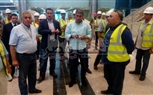 «بالصور».. مساعد رئيس الجمهورية ووزير الطيران يتفقدان مبنى 2 بمطار القاهرة 