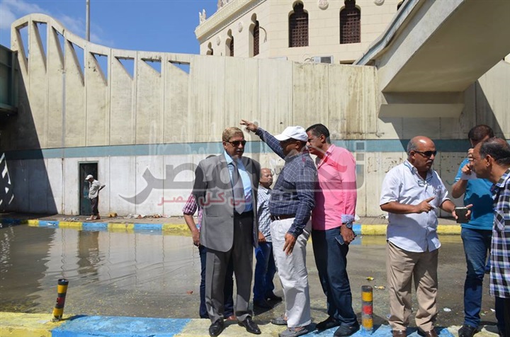 محافظ الاسماعيلية يتابع اصلاح كسر خط المياه الرئيسى بمنطقة نفق جمال عبد الناصر