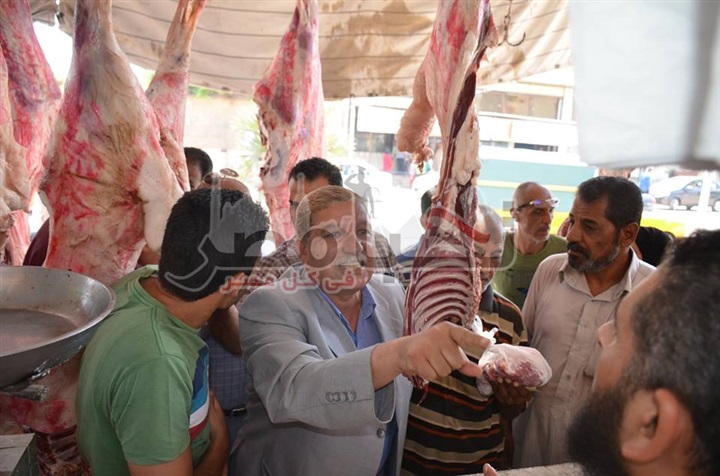 محافظ الاسماعيلية يفاجىء شوادر بيع اللحوم ويؤكد سعر الكيلو 60 جنيها