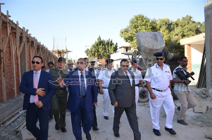 محافظ الاسماعيلية ومدير الأمن يتفقدان اعادة فتح الشوارع المحيطة بقسم شرطة ثالث بالشيخ زايد