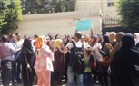 أولياء أمور طلاب المدارس التجريبية يتظاهرون أمام مجلس النواب