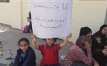 أولياء أمور طلاب المدارس التجريبية يتظاهرون أمام مجلس النواب