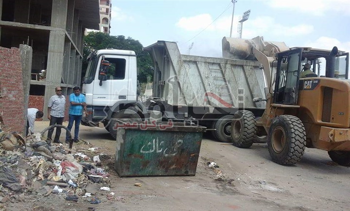 بالصور.. حملة مكثفة لرفع القمامة من شوارع حى ثالث الاسماعيلية