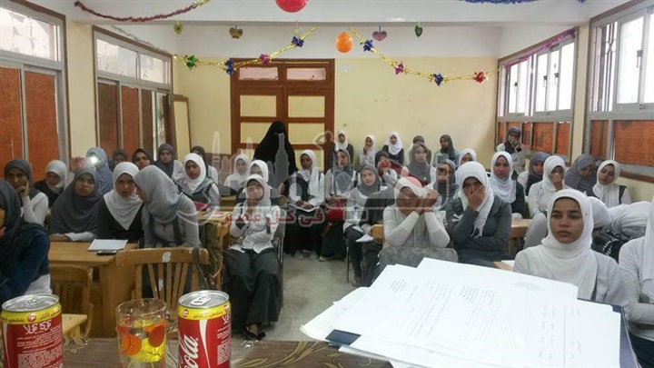 بالصور.. الاعلام السكانى ينظم حملة للصحة الانجابية للفتيات بمدرسة أبو صوير التجارية المشتركة