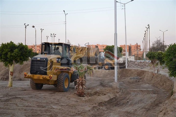 محافظ الاسماعيلية يتفقد أعمال تطوير حديقة الشيخ زايد بحى ثالث