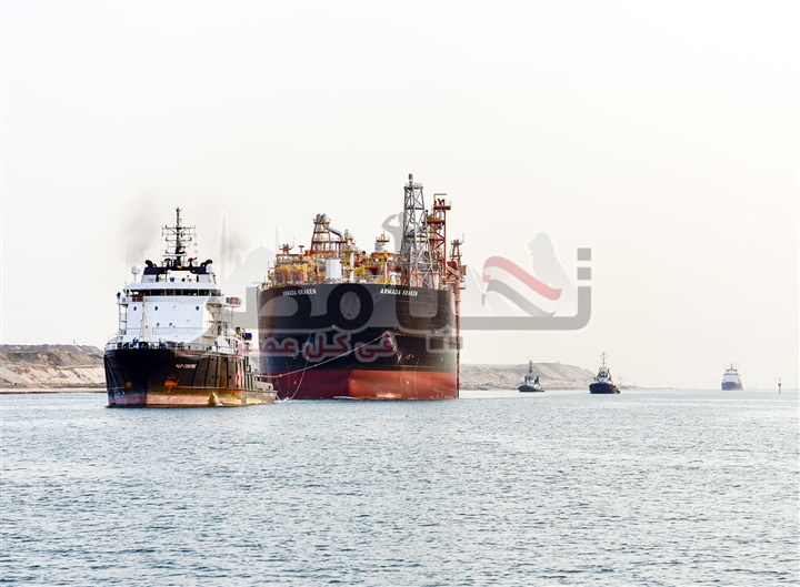 بالصور.. عبور سفينة تكرير البترول العملاقة (Armada Kraken) لقناة السويس وتسدد رسوما قياسية 4.547 مليون دولار