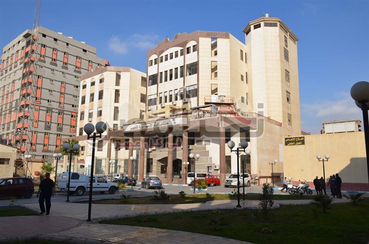 محافظ الاسماعيلية يتفقد أقسام مستشفى الأورام استعدادا لافتتاح وزير الصحة للمستشفى