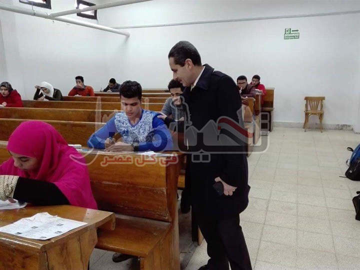 بالصور.. نائب رئيس جامعة قناة السويس يتفقد لجان امتحانات الجامعة