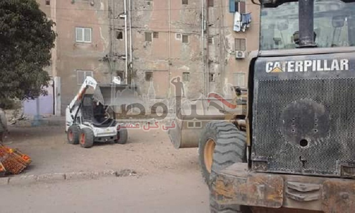 بالصور.. رفع 50 طن قمامة بمنطقة "الاسكان المتطور" بحى ثالث الاسماعيلية