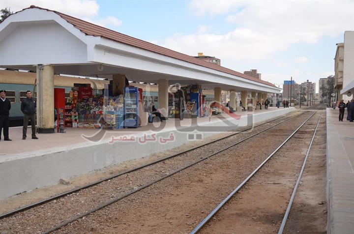 وزير النقل خلال تفقد محطات السكك الحديد بالاسماعيلية يعلن انتهاء 97% من تطوير 15 محطة بالمحافظة