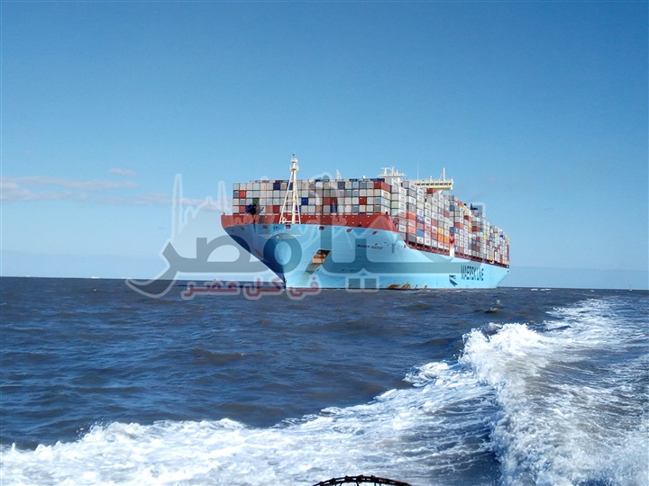 مميش يعلن نجاح هيئة قناة السويس في تنفيذ مناورة دوران لأكبر سفينة حاويات بالعالم "MAREN MAERSK" بميناء شرق بورسعيد