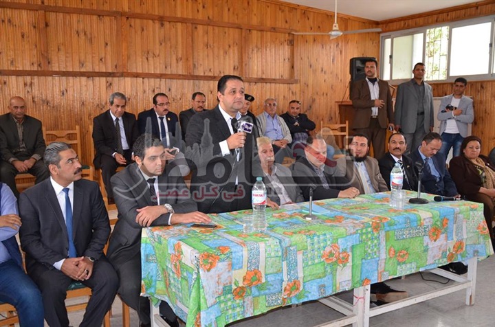 لجنة حقوق الانسان بمجلس النواب يزورون الأسر المسيحية الوافدة من سيناء للاسماعيلية 