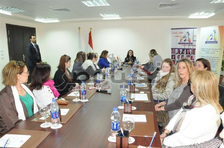 «القومى للمرأة» يستقبل عدد من زوجات السفراء العرب والأجانب