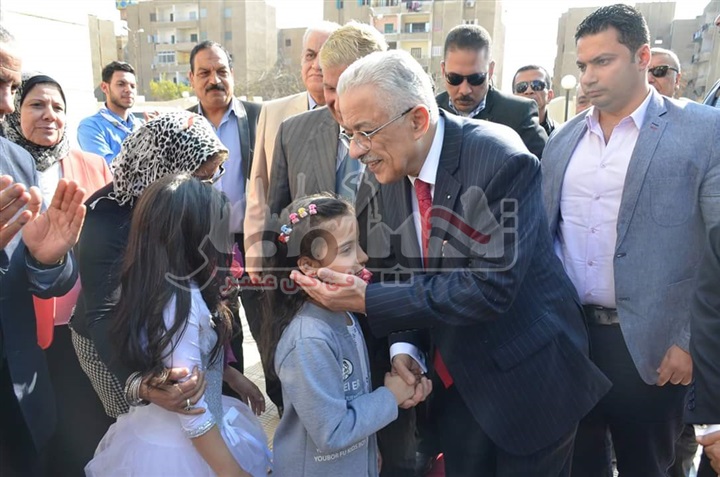 وزير التربية والتعليم يزور الأسر المسيحية الوافدة من سيناء للاسماعيلية