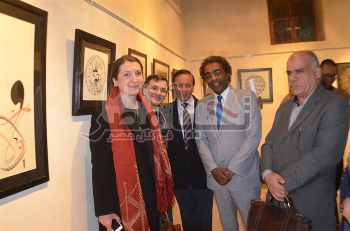 أحمد عواض يفتتح معرض فنانات الخط العربي