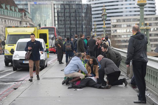 بالصور.. ننشر تفاصيل حادثي الدهس والطعن الإرهابى في محيط البرلمان البريطاني