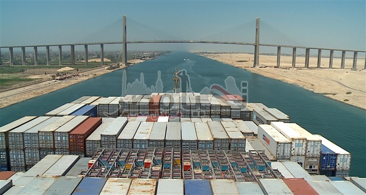 قناة السويس تشهد اليوم عبور أكبر سفينتي حاويات في العالم من الإتجاهين