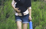 أول ظهور لناتالي بورتمان وابنتها بعد الولادة