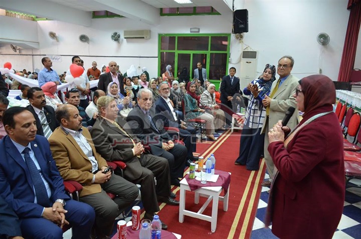 محافظ الإسماعيلية يشهد إحتفال مدارس المنار الخاصة للغات بيوم اليتيم